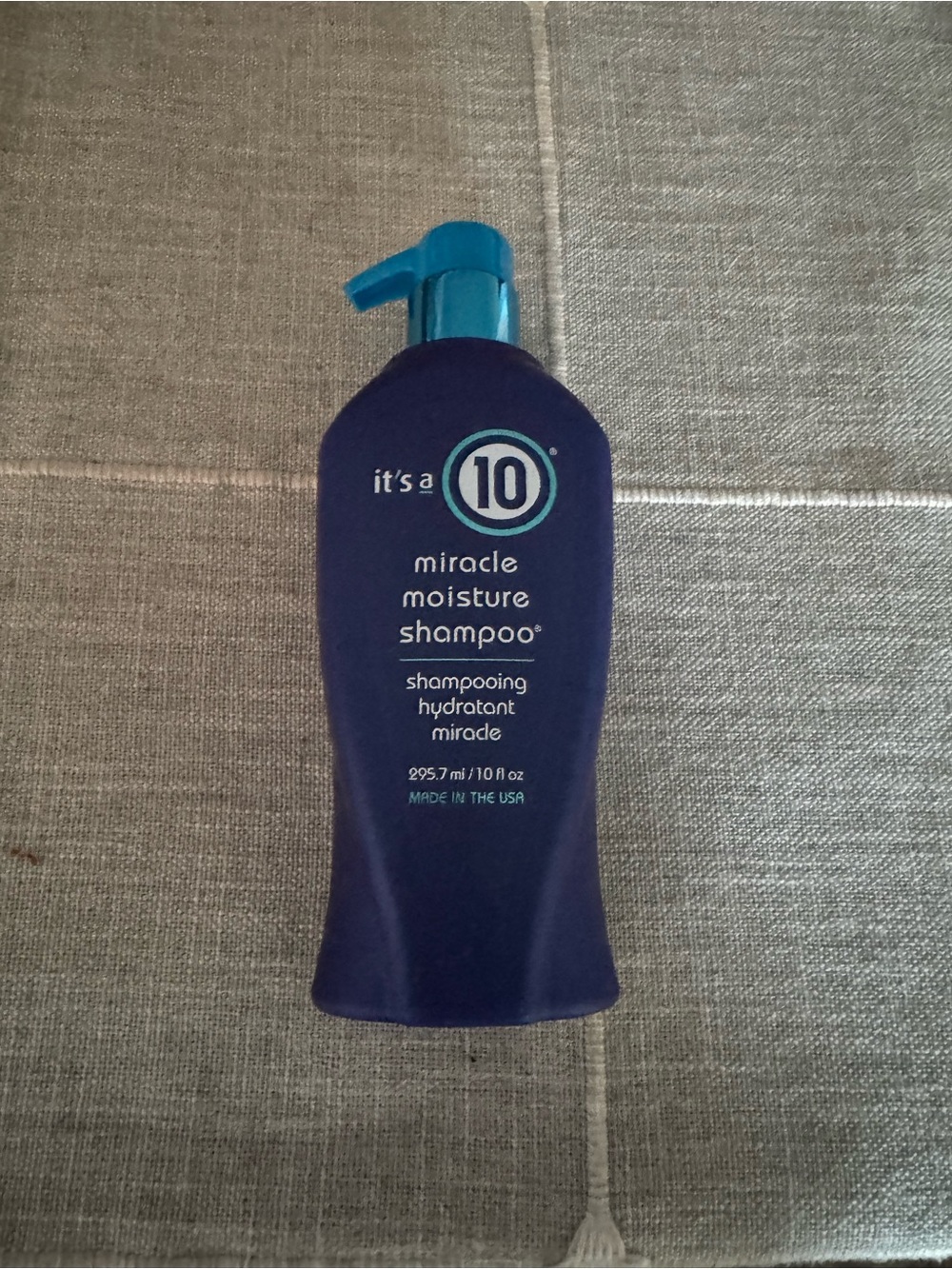 it's a 10 Miracle Moisture Shampoo - Blue